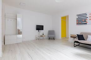 Rondo ONZ Sunny Apartment