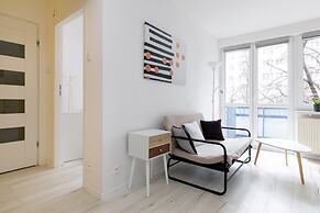 Rondo ONZ Sunny Apartment