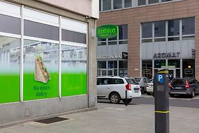 Rondo ONZ Sunny Apartment