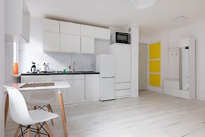 Rondo ONZ Sunny Apartment