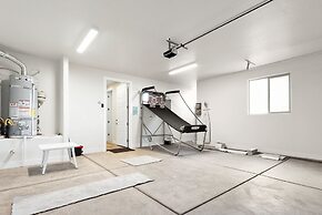 Family Fun Getaway #2333 5 Bedroom Townhouse by Redawning