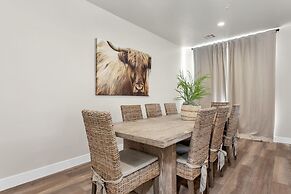 Family Fun Getaway #2333 5 Bedroom Townhouse by Redawning