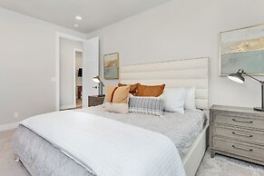 Family Fun Getaway #2333 5 Bedroom Townhouse by Redawning