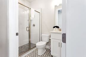 Family Fun Getaway #2333 5 Bedroom Townhouse by Redawning