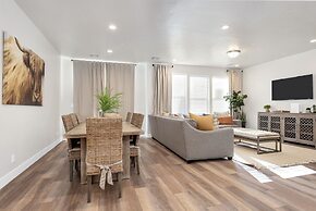 Family Fun Getaway #2333 5 Bedroom Townhouse by Redawning