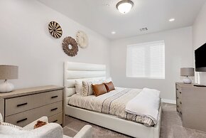 Family Fun Getaway #2333 5 Bedroom Townhouse by Redawning
