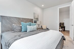 Family Fun Getaway #2333 5 Bedroom Townhouse by Redawning