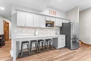 White Tail Summit - Sleeps 33 10 Bedroom Home by RedAwning