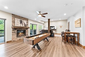 White Tail Summit - Sleeps 33 10 Bedroom Home by RedAwning