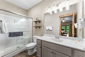 White Tail Summit - Sleeps 33 10 Bedroom Home by RedAwning