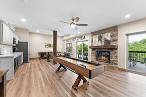 White Tail Summit - Sleeps 33 10 Bedroom Home by RedAwning