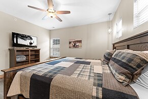 White Tail Summit - Sleeps 33 10 Bedroom Home by RedAwning