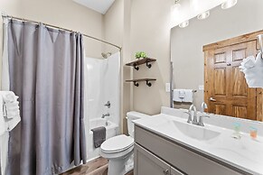 White Tail Summit - Sleeps 33 10 Bedroom Home by RedAwning