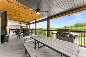 White Tail Summit - Sleeps 33 10 Bedroom Home by RedAwning