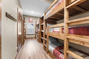 White Tail Summit - Sleeps 33 10 Bedroom Home by RedAwning