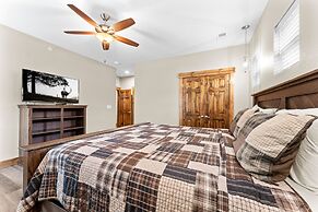 White Tail Summit - Sleeps 33 10 Bedroom Home by RedAwning