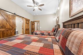 White Tail Summit - Sleeps 33 10 Bedroom Home by RedAwning