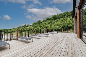 White Tail Summit - Sleeps 33 10 Bedroom Home by RedAwning