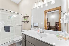 White Tail Summit - Sleeps 33 10 Bedroom Home by RedAwning