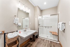 White Tail Summit - Sleeps 33 10 Bedroom Home by RedAwning