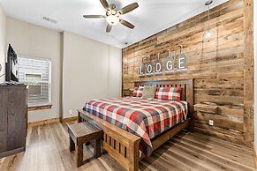 White Tail Summit - Sleeps 33 10 Bedroom Home by RedAwning