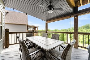 White Tail Summit - Sleeps 33 10 Bedroom Home by RedAwning