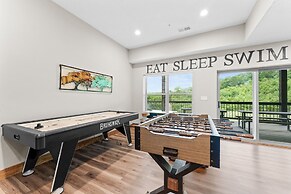 White Tail Summit - Sleeps 33 10 Bedroom Home by RedAwning