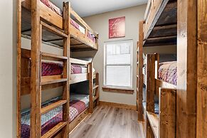 White Tail Summit - Sleeps 33 10 Bedroom Home by RedAwning