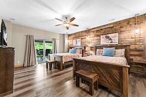 White Tail Summit - Sleeps 33 10 Bedroom Home by RedAwning