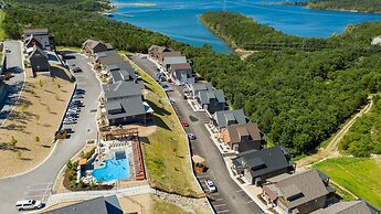 White Tail Summit - Sleeps 33 10 Bedroom Home by RedAwning