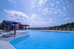 White Tail Summit - Sleeps 33 10 Bedroom Home by RedAwning