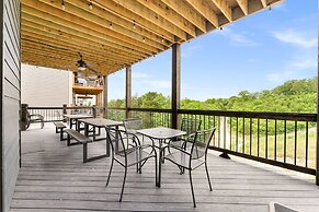 White Tail Summit - Sleeps 33 10 Bedroom Home by RedAwning