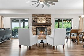 White Tail Summit - Sleeps 33 10 Bedroom Home by RedAwning