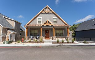 Ozarks Peak - Sleeps 25 7 Bedroom Home by RedAwning