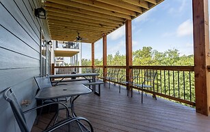 Ozarks Peak - Sleeps 25 7 Bedroom Home by RedAwning