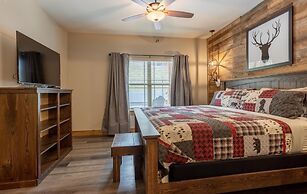 Ozarks Peak - Sleeps 25 7 Bedroom Home by RedAwning