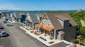 Ozarks Peak - Sleeps 25 7 Bedroom Home by RedAwning