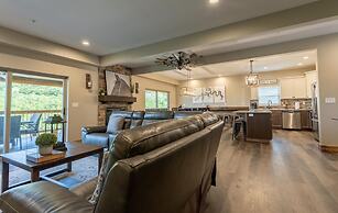 Ozarks Peak - Sleeps 25 7 Bedroom Home by RedAwning