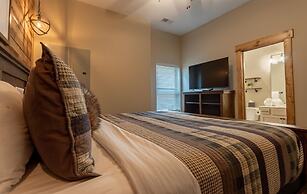 Ozarks Peak - Sleeps 25 7 Bedroom Home by RedAwning