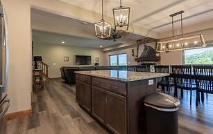 Ozarks Peak - Sleeps 25 7 Bedroom Home by RedAwning