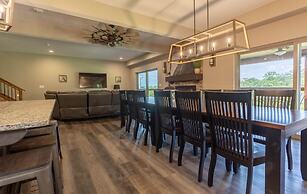 Ozarks Peak - Sleeps 25 7 Bedroom Home by RedAwning