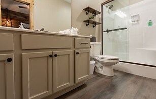 Ozarks Peak - Sleeps 25 7 Bedroom Home by RedAwning