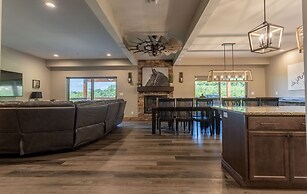 Ozarks Peak - Sleeps 25 7 Bedroom Home by RedAwning