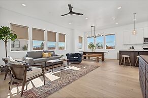 19 At Bloomington Country Club 3 Bedroom Condo by Redawning