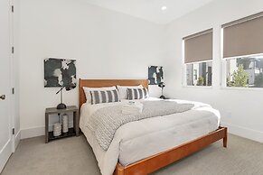 19 At Bloomington Country Club 3 Bedroom Condo by Redawning