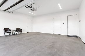 19 At Bloomington Country Club 3 Bedroom Condo by Redawning