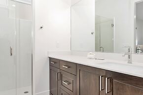 19 At Bloomington Country Club 3 Bedroom Condo by Redawning