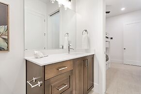 19 At Bloomington Country Club 3 Bedroom Condo by Redawning