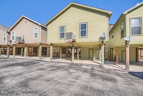 Cowboy Lodge Rr94404 #4 4 Bedroom Home by RedAwning