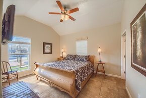 Cowboy Lodge Rr94404 #4 4 Bedroom Home by RedAwning